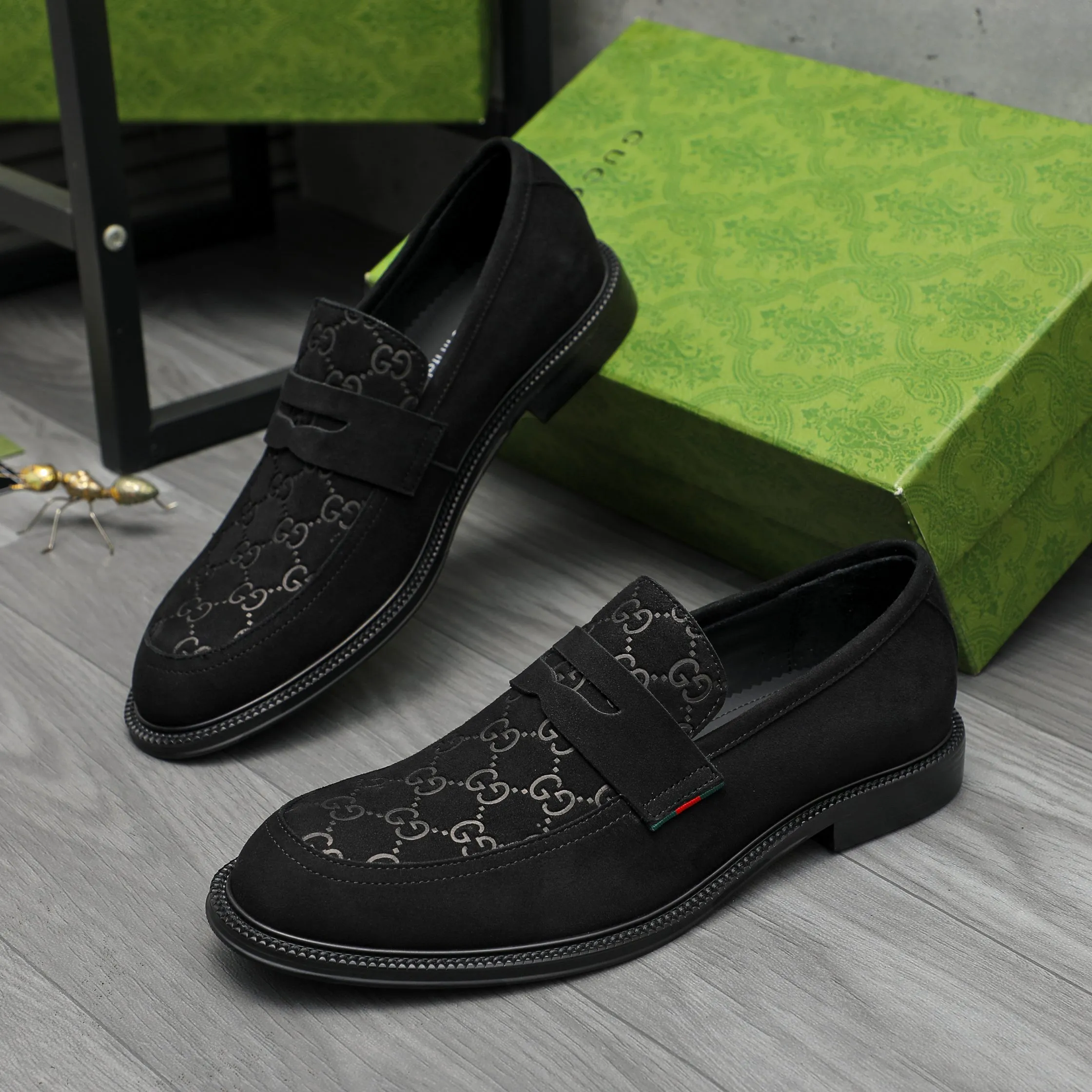 Men's shoes 💰p500 Product trademark: GUCCI "Gucci" business slip-on leather shoes Regular size: 38-46 (38.45.46 custom-made, non-returnable) Product materials: Selected frosted cowhide embossed upper, cowhide lining, original rubber outsole
